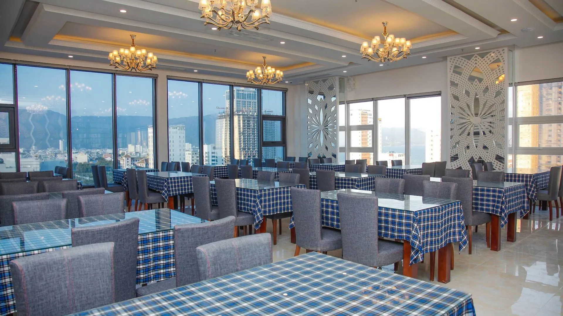 Golden Rose Hotel Da Nang 4*,