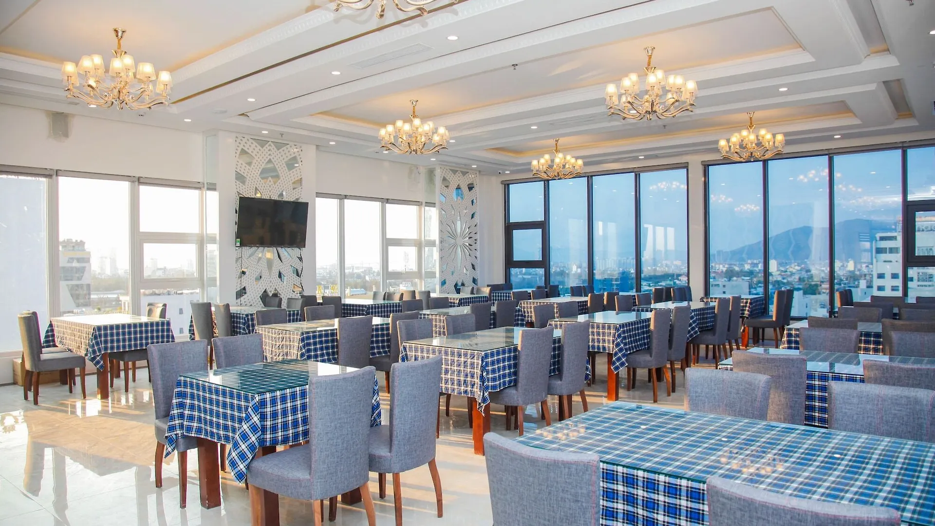 Golden Rose Hotel Da Nang 4*,